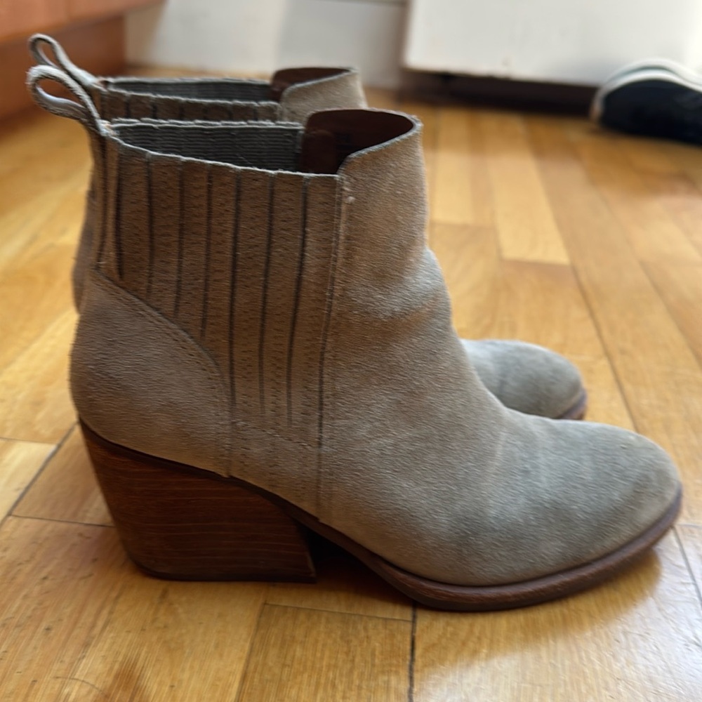 Kork Ease suede booties Size 6.5